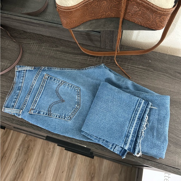 Women’s Levi Wedgie Straight Jeans - Picture 2 of 4